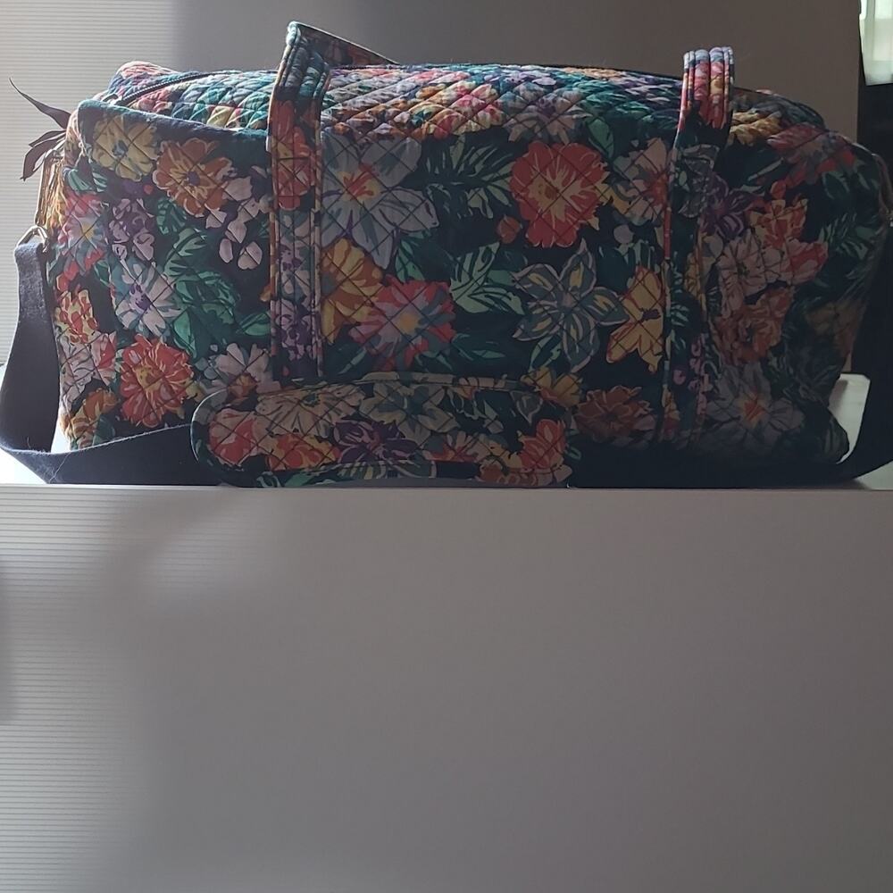 NWOT Vera Bradley Happy Blooms Large Travel Duffel Bag Quilted Floral Luggage - Picture 2 of 10